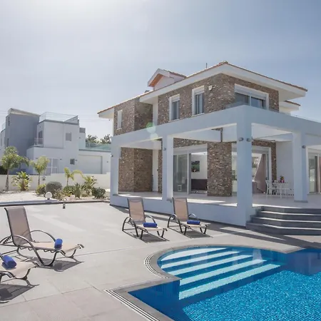 5 Schlafzimmer Privater Pool In Zentrum * Protaras