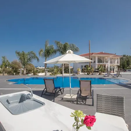 Vakantiehuis 5 Schlafzimmer Privater Pool In Zentrum